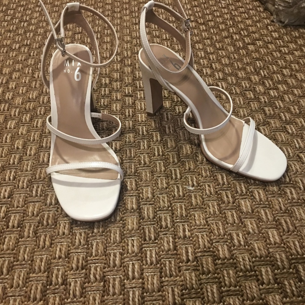 Mix No. 6 white Alicia sandal with heel